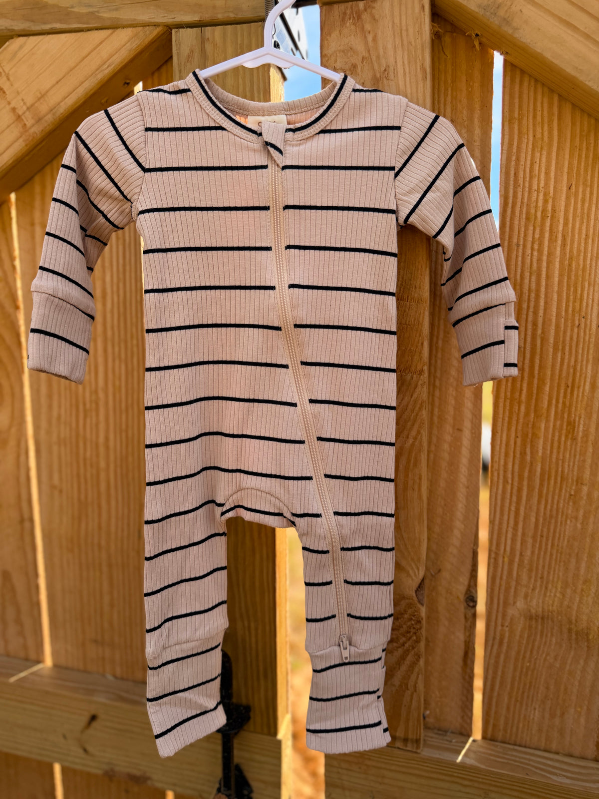 🤎 Oatmeal Stripe Ribbed Zipper Sleeper